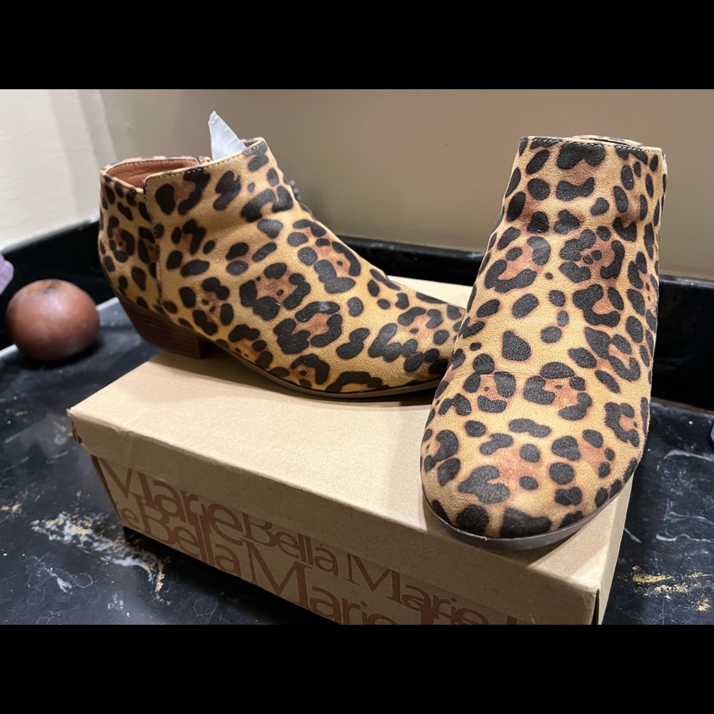 Women’s Leopard bootie 8.5